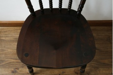 中古　北海道民芸家具　クラシカルな雰囲気を醸し出すスピンドルチェア　(R-080044)