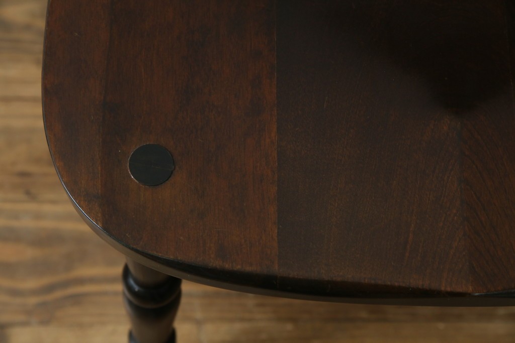 中古　北海道民芸家具　クラシカルな雰囲気を醸し出すスピンドルチェア　(R-080044)