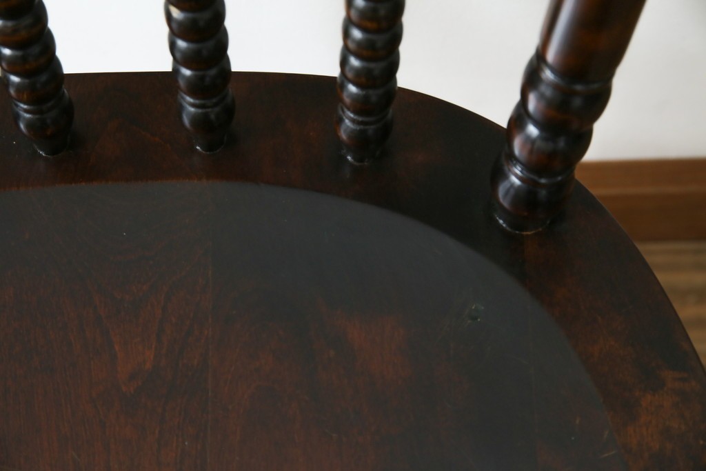 中古　北海道民芸家具　クラシカルな雰囲気を醸し出すスピンドルチェア　(R-080044)