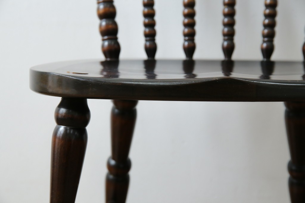 中古　北海道民芸家具　クラシカルな雰囲気を醸し出すスピンドルチェア　(R-080044)