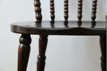 中古　北海道民芸家具　クラシカルな雰囲気を醸し出すスピンドルチェア　(R-080044)