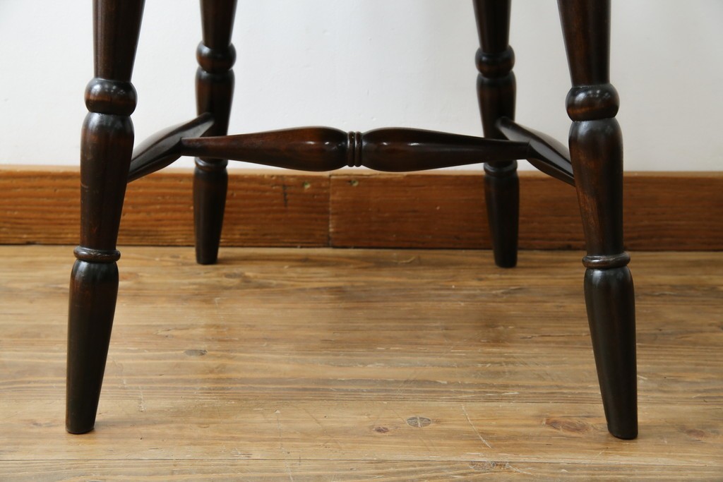 中古　北海道民芸家具　クラシカルな雰囲気を醸し出すスピンドルチェア　(R-080044)