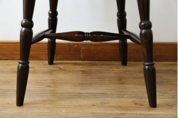 中古　北海道民芸家具　クラシカルな雰囲気を醸し出すスピンドルチェア　(R-080044)