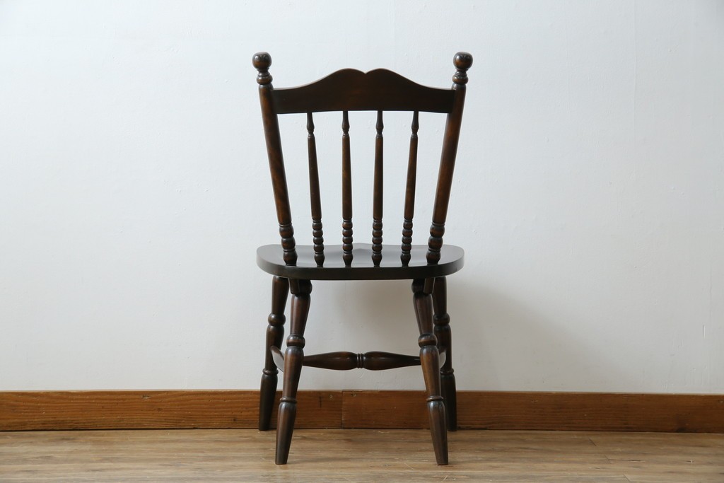 中古　北海道民芸家具　クラシカルな雰囲気を醸し出すスピンドルチェア　(R-080044)