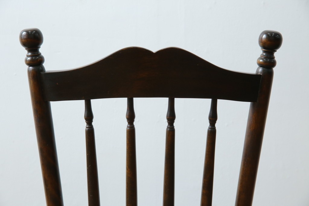 中古　北海道民芸家具　クラシカルな雰囲気を醸し出すスピンドルチェア　(R-080044)