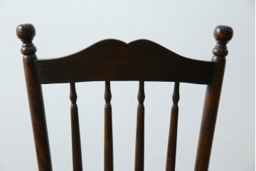 中古　北海道民芸家具　クラシカルな雰囲気を醸し出すスピンドルチェア　(R-080044)