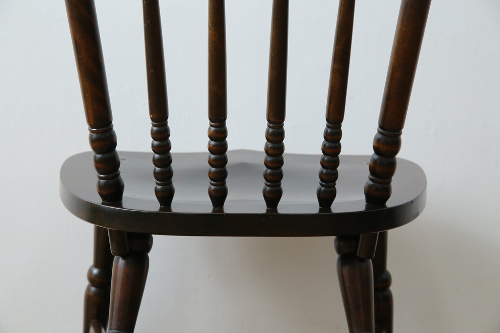 中古　北海道民芸家具　クラシカルな雰囲気を醸し出すスピンドルチェア　(R-080044)