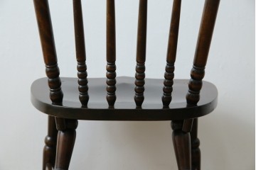 中古　北海道民芸家具　クラシカルな雰囲気を醸し出すスピンドルチェア　(R-080044)
