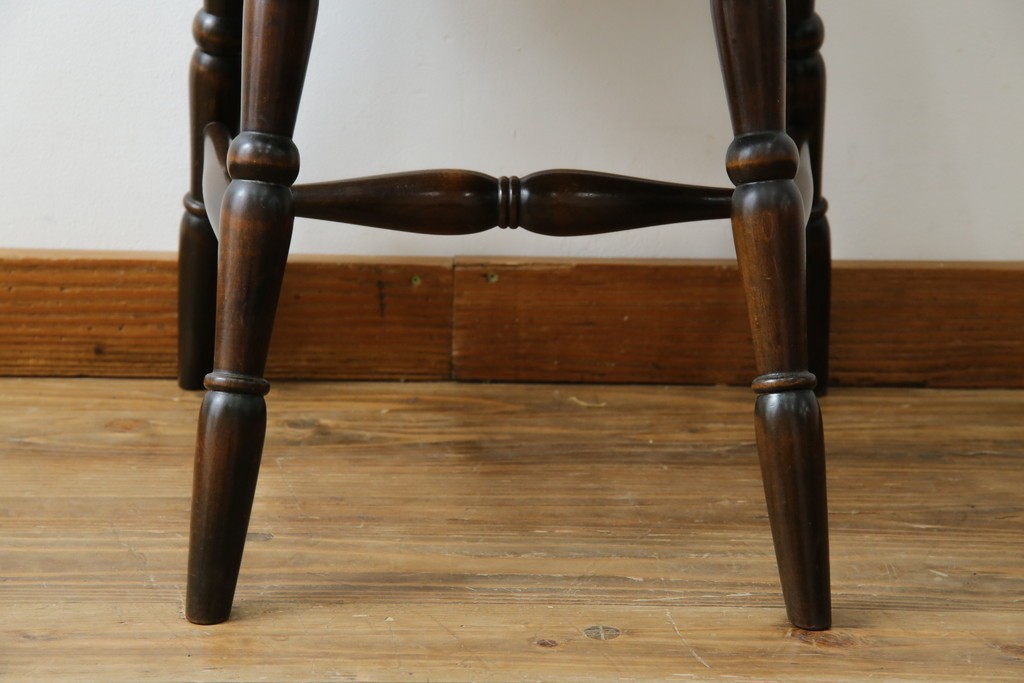 中古　北海道民芸家具　クラシカルな雰囲気を醸し出すスピンドルチェア　(R-080044)