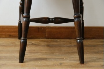中古　北海道民芸家具　クラシカルな雰囲気を醸し出すスピンドルチェア　(R-080044)