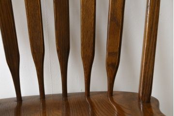 中古　美品　ブランド家具　希少な廃番品　カントリースタイル　レッドオーク　Shin-Lee(シンリー) 　滑らかな木肌とシックな佇まいが魅力のボーバックチェア(板座チェア、椅子、イス、ダイニングチェア、ウィンザーチェア)(R-080045)