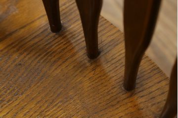 中古　美品　ブランド家具　希少な廃番品　カントリースタイル　レッドオーク　Shin-Lee(シンリー) 　滑らかな木肌とシックな佇まいが魅力のボーバックチェア(板座チェア、椅子、イス、ダイニングチェア、ウィンザーチェア)(R-080045)