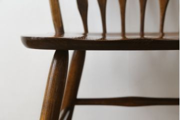 中古　美品　ブランド家具　希少な廃番品　カントリースタイル　レッドオーク　Shin-Lee(シンリー) 　滑らかな木肌とシックな佇まいが魅力のボーバックチェア(板座チェア、椅子、イス、ダイニングチェア、ウィンザーチェア)(R-080045)