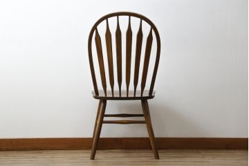 中古　美品　ブランド家具　希少な廃番品　カントリースタイル　レッドオーク　Shin-Lee(シンリー) 　滑らかな木肌とシックな佇まいが魅力のボーバックチェア(板座チェア、椅子、イス、ダイニングチェア、ウィンザーチェア)(R-080045)