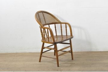中古　美品!!　ブランド家具　Shin-Lee(シンリー) 　滑らかな木肌とシックな佇まいが魅力のアームチェア(板座チェア、椅子、イス、ウィンザーチェア)(R-080047)