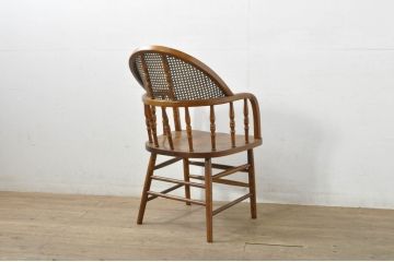 中古　美品!!　ブランド家具　Shin-Lee(シンリー) 　滑らかな木肌とシックな佇まいが魅力のアームチェア(板座チェア、椅子、イス、ウィンザーチェア)(R-080047)