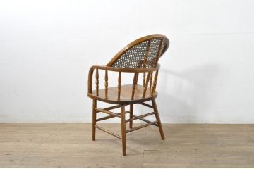 中古　美品!!　ブランド家具　Shin-Lee(シンリー) 　滑らかな木肌とシックな佇まいが魅力のアームチェア(板座チェア、椅子、イス、ウィンザーチェア)(R-080047)
