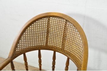 中古　美品!!　ブランド家具　Shin-Lee(シンリー) 　滑らかな木肌とシックな佇まいが魅力のアームチェア(板座チェア、椅子、イス、ウィンザーチェア)(R-080047)
