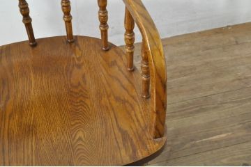 中古　美品!!　ブランド家具　Shin-Lee(シンリー) 　滑らかな木肌とシックな佇まいが魅力のアームチェア(板座チェア、椅子、イス、ウィンザーチェア)(R-080047)