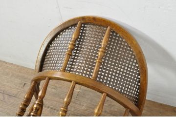 中古　美品!!　ブランド家具　Shin-Lee(シンリー) 　滑らかな木肌とシックな佇まいが魅力のアームチェア(板座チェア、椅子、イス、ウィンザーチェア)(R-080047)