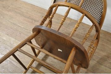 中古　美品!!　ブランド家具　Shin-Lee(シンリー) 　滑らかな木肌とシックな佇まいが魅力のアームチェア(板座チェア、椅子、イス、ウィンザーチェア)(R-080047)