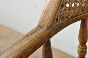 中古　美品!!　ブランド家具　Shin-Lee(シンリー) 　滑らかな木肌とシックな佇まいが魅力のアームチェア(板座チェア、椅子、イス、ウィンザーチェア)(R-080047)