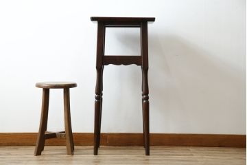 中古　美品　民芸家具　希少モデル　クラシカルなデザインがおしゃれな花台(サイドテーブル、コンソールテーブル、飾り台)(R-080048)