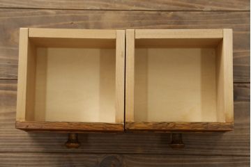 中古　ブランド家具　希少な廃番品!!　三越家具　Brugge(ブルージュ)　温かみのあるデザインが魅力の小振りなデスク(机、ワークデスク、在宅用、簿記机、引き出し)(R-080049)