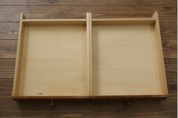 中古　ブランド家具　希少な廃番品!!　三越家具　Brugge(ブルージュ)　温かみのあるデザインが魅力の小振りなデスク(机、ワークデスク、在宅用、簿記机、引き出し)(R-080049)