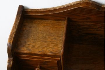 中古　ブランド家具　希少な廃番品!!　三越家具　Brugge(ブルージュ)　温かみのあるデザインが魅力の小振りなデスク(机、ワークデスク、在宅用、簿記机、引き出し)(R-080049)