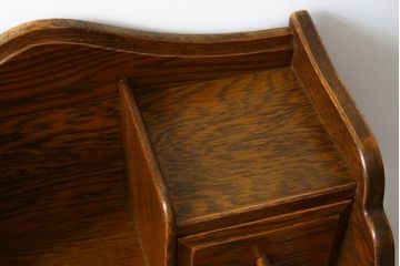 中古　ブランド家具　希少な廃番品!!　三越家具　Brugge(ブルージュ)　温かみのあるデザインが魅力の小振りなデスク(机、ワークデスク、在宅用、簿記机、引き出し)(R-080049)
