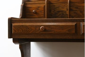 中古　ブランド家具　希少な廃番品!!　三越家具　Brugge(ブルージュ)　温かみのあるデザインが魅力の小振りなデスク(机、ワークデスク、在宅用、簿記机、引き出し)(R-080049)