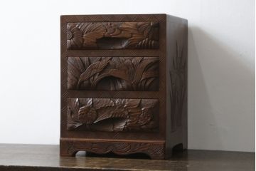 中古　美品!!　民芸家具　日光彫り　大胆に施された花の彫りが美しい小引き出し(卓上収納、小物収納)(R-080051)