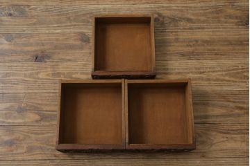 中古　美品!!　民芸家具　日光彫り　大胆に施された花の彫りが美しい小引き出し(卓上収納、小物収納)(R-080051)