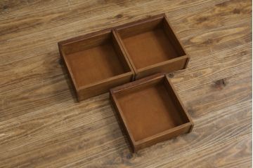 中古　美品!!　民芸家具　日光彫り　大胆に施された花の彫りが美しい小引き出し(卓上収納、小物収納)(R-080051)