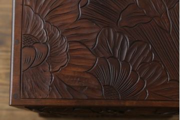 中古　美品!!　民芸家具　日光彫り　大胆に施された花の彫りが美しい小引き出し(卓上収納、小物収納)(R-080051)