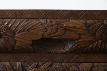 中古　美品!!　民芸家具　日光彫り　大胆に施された花の彫りが美しい小引き出し(卓上収納、小物収納)(R-080051)