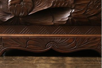 中古　美品!!　民芸家具　日光彫り　大胆に施された花の彫りが美しい小引き出し(卓上収納、小物収納)(R-080051)