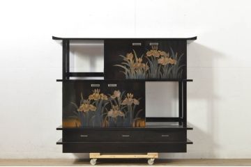 中古　美品　伝統工芸　輪島塗沈金　蒔絵作家　佐藤幸一作　雅やかなデザインが上質な和を高める飾り棚(茶棚、茶箪笥、収納棚、戸棚)(定価約380万円)(R-080056)