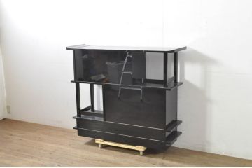 中古　美品　伝統工芸　輪島塗沈金　蒔絵作家　佐藤幸一作　雅やかなデザインが上質な和を高める飾り棚(茶棚、茶箪笥、収納棚、戸棚)(定価約380万円)(R-080056)