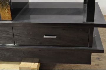 中古　美品　伝統工芸　輪島塗沈金　蒔絵作家　佐藤幸一作　雅やかなデザインが上質な和を高める飾り棚(茶棚、茶箪笥、収納棚、戸棚)(定価約380万円)(R-080056)