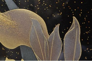 中古　美品　伝統工芸　輪島塗沈金　蒔絵作家　佐藤幸一作　雅やかなデザインが上質な和を高める飾り棚(茶棚、茶箪笥、収納棚、戸棚)(定価約380万円)(R-080056)