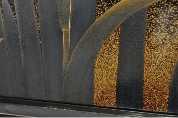中古　美品　伝統工芸　輪島塗沈金　蒔絵作家　佐藤幸一作　雅やかなデザインが上質な和を高める飾り棚(茶棚、茶箪笥、収納棚、戸棚)(定価約380万円)(R-080056)
