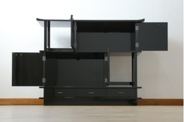 中古　美品　伝統工芸　輪島塗沈金　蒔絵作家　佐藤幸一作　雅やかなデザインが上質な和を高める飾り棚　定価約380万円相当　(R-080056)