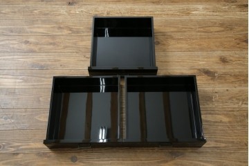 中古　美品　伝統工芸　輪島塗沈金　蒔絵作家　佐藤幸一作　雅やかなデザインが上質な和を高める飾り棚　定価約380万円相当　(R-080056)