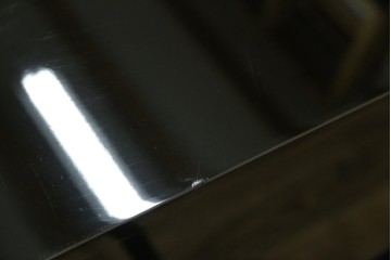 中古　美品　伝統工芸　輪島塗沈金　蒔絵作家　佐藤幸一作　雅やかなデザインが上質な和を高める飾り棚　定価約380万円相当　(R-080056)