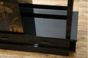 中古　美品　伝統工芸　輪島塗沈金　蒔絵作家　佐藤幸一作　雅やかなデザインが上質な和を高める飾り棚　定価約380万円相当　(R-080056)