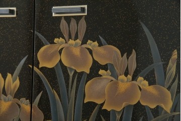 中古　美品　伝統工芸　輪島塗沈金　蒔絵作家　佐藤幸一作　雅やかなデザインが上質な和を高める飾り棚　定価約380万円相当　(R-080056)