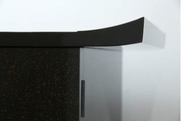 中古　美品　伝統工芸　輪島塗沈金　蒔絵作家　佐藤幸一作　雅やかなデザインが上質な和を高める飾り棚　定価約380万円相当　(R-080056)