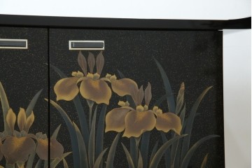 中古　美品　伝統工芸　輪島塗沈金　蒔絵作家　佐藤幸一作　雅やかなデザインが上質な和を高める飾り棚　定価約380万円相当　(R-080056)